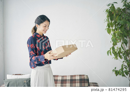 ネット通販　女性 81474295