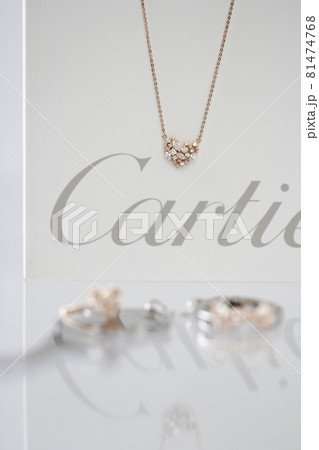 ダイヤモンド 婚約 アクセサリー 81474768