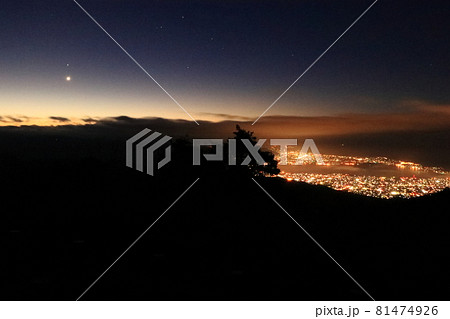 諏訪湖の夜景と明けの明星 諏訪湖の夜景と明けの明星 81474926
