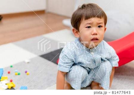 イヤイヤ期の子供　男の子 81477643
