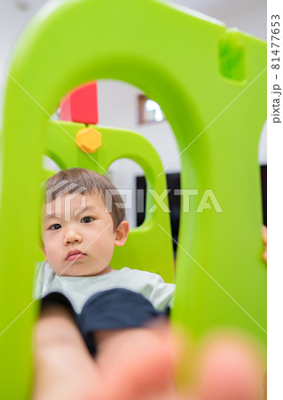 イヤイヤ期の子供　男の子 81477653