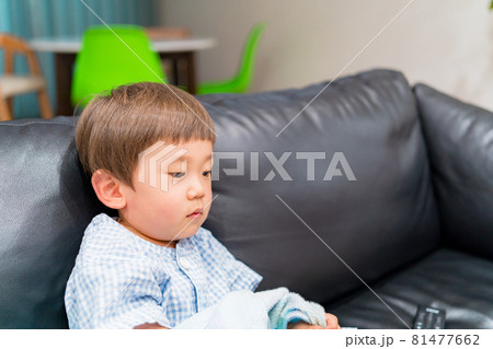 イヤイヤ期の子供　男の子 81477662