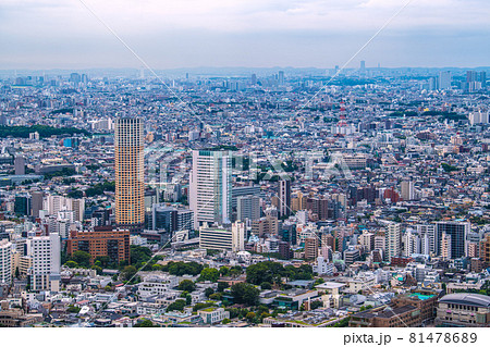 日本の東京都市景観 中目黒駅前の中目黒アトラスタワーや中目黒ゲートタウンなどを望む 日本の東京都市景観 中目黒駅前の中目黒アトラスタワーや中目黒ゲートタウンなどを望む 81478689