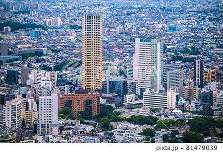 日本の東京都市景観 中目黒駅前の中目黒アトラスタワーや中目黒ゲートタウン、電車などを望む 日本の東京都市景観 中目黒駅前の中目黒アトラスタワーや中目黒ゲートタウン、電車などを望む 81479039