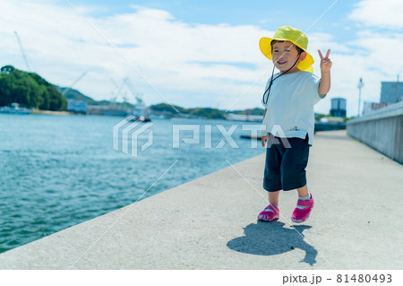 男の子(1人・全身・ポートレート) 男の子(1人・全身・ポートレート) 81480493