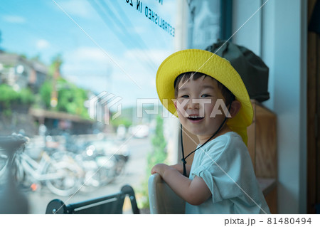 男の子(1人・全身・ポートレート) 81480494