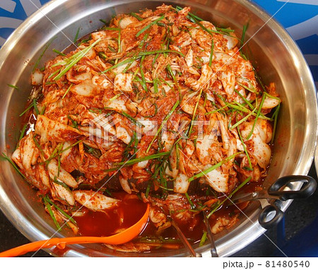 ソウル広蔵市場の白菜キムチ 81480540