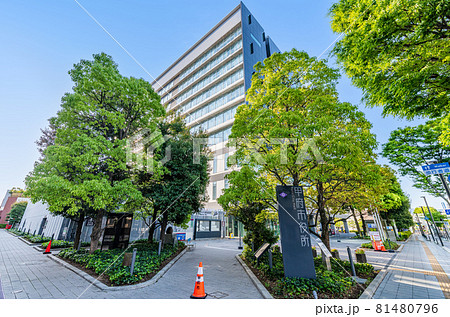 山梨県甲府市　晴天の甲府市役所 81480796