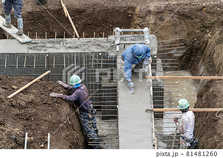 コンクリート打設 タンピング こて 天端均し コンクリート打設 タンピング こて 天端均し 81481260