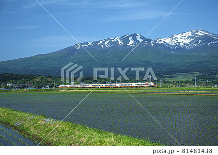 特急いなほと鳥海山 81481438