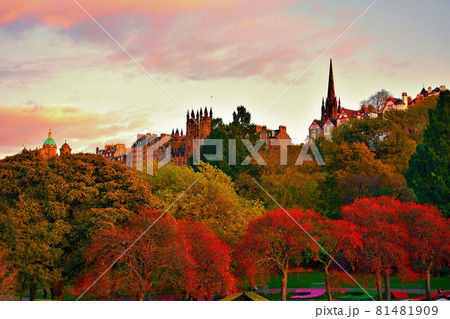 スコットランド　エディンバラの紅葉3−3 81481909