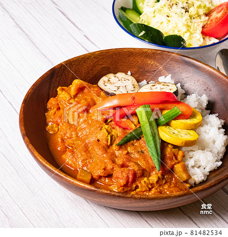 カレーライス 夏野菜のスパイスカレーとグリーンサラダ カレーライス 夏野菜のスパイスカレーとグリーンサラダ 81482534