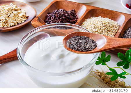 ヨーグルトとスーパーフード 81486170