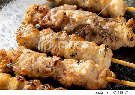 焼鳥(塩焼き)。せせりとぼんじり盛り合わせ。 焼鳥(塩焼き)。せせりとぼんじり盛り合わせ。 81486716