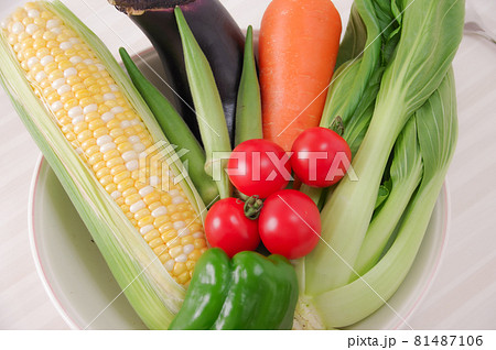 盛りだくさんの野菜 盛りだくさんの野菜 81487106