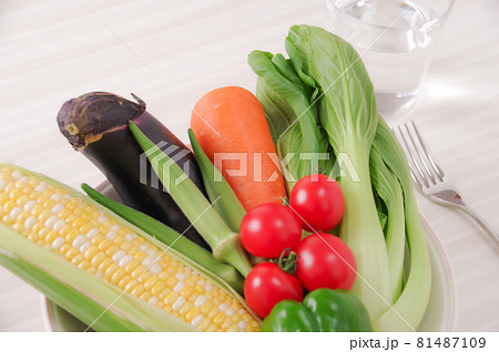 盛りだくさんの野菜 盛りだくさんの野菜 81487109