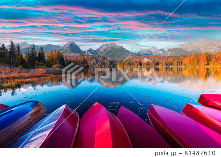 Picturesque autumn view of lake Strbske pleso in High Tatras National Park 81487610