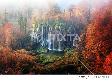 Aerial view on amazing foggy waterfall in Plitvice lakes 81487614