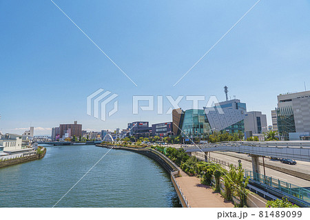 大阪ドーム前歩道橋の橋の上からの眺め　【大阪都市風景】 81489099