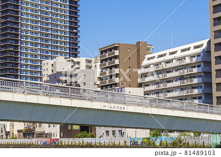 大阪ドーム前歩道橋 【アドプトリバー千代崎から撮影】 大阪ドーム前歩道橋 【アドプトリバー千代崎から撮影】 81489103