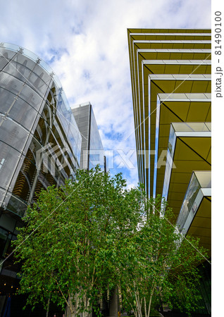 London, UK: Modern architecture in the City of London. These buildings are located on Hanseatic Walk on the north bank of the River Thames near to London Bridge. Modern London offices. London, UK: Modern architecture in the City of London. These buildings are located on Hanseatic Walk on the north bank of the River Thames near to London Bridge. Modern London offices. 81490100