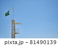 Lifeguard without a lifeguard and with a green flag on a quiet beach with the sea in the background and a sunny day 81490139