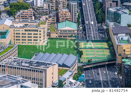 日本の東京都市景観　渋谷区渋谷の街並みなどを望む（青山トンネル、青山学院） 81492754
