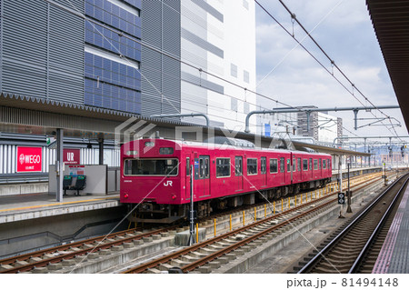 播但線の103系3500番台の普通列車が姫路駅に停車する 播但線の103系3500番台の普通列車が姫路駅に停車する 81494148
