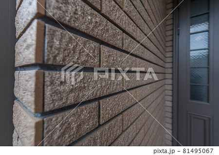 タイル張りの外壁 タイル張りの外壁 81495067