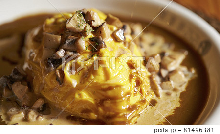 キノコソースのオムカレー オムライス キノコソースのオムカレー オムライス 81496381