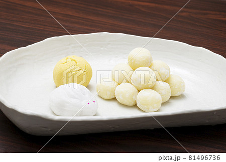 十五夜　月見団子　和菓子　お月見　お供物　イメージ素材 81496736