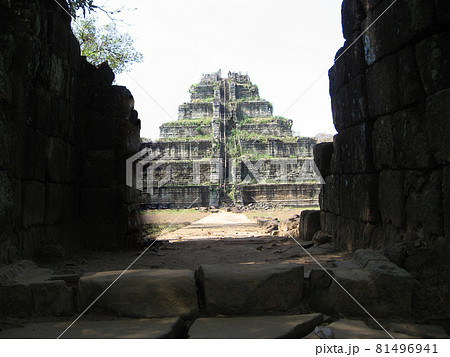 カンボジア、コーケー遺跡群のプラサットトム。 81496941