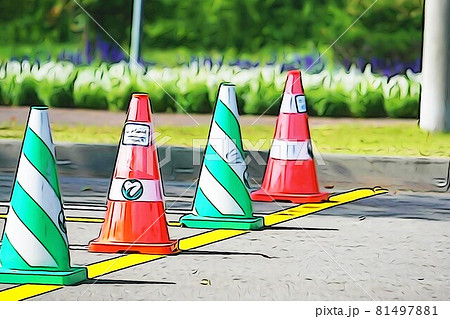 パステル調 ”道路沿いに並んだ二色のコーン” イラストイメージ パステル調 ”道路沿いに並んだ二色のコーン” イラストイメージ 81497881