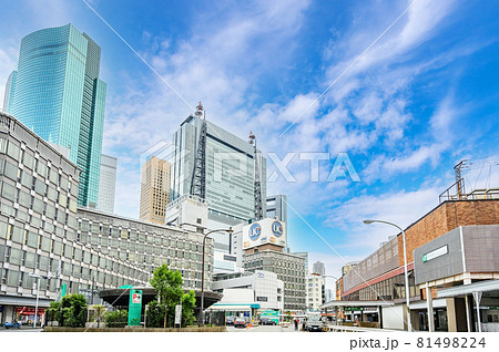 都市風景　新橋駅汐留口前のロータリーと街並　東京都港区 81498224