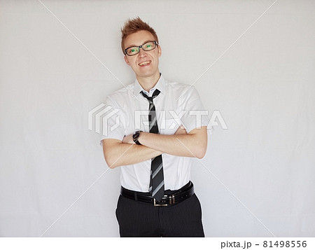 会社員男性の笑顔 会社員男性の笑顔 81498556