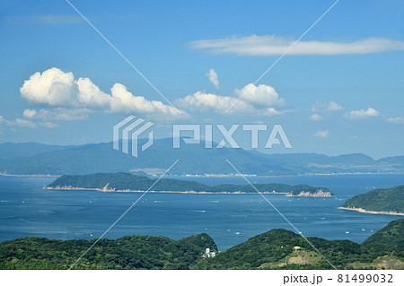 四国山展望台から友ヶ島(沖ノ島)、その向こう淡路島を望む 【和歌山県和歌山市】 四国山展望台から友ヶ島(沖ノ島)、その向こう淡路島を望む 【和歌山県和歌山市】 81499032