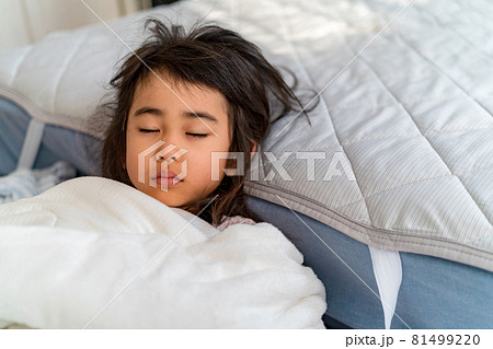 子供の寝顔の写真素材
