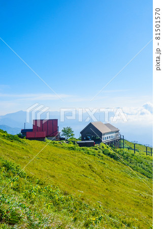 夏の唐松岳登山：八方池山荘とグラートクワッドリフト 81501570