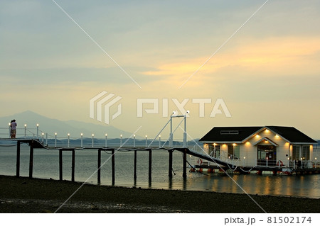 夕焼け 夕暮れ 海 81502174