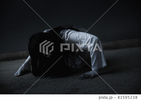 Woman ghost horror creepy her is crawling, 81505238