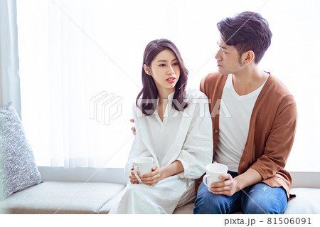 カップル 夫婦 二人 81506091