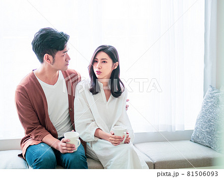 カップル 夫婦 二人 81506093