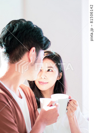 カップル 夫婦 二人 81506142