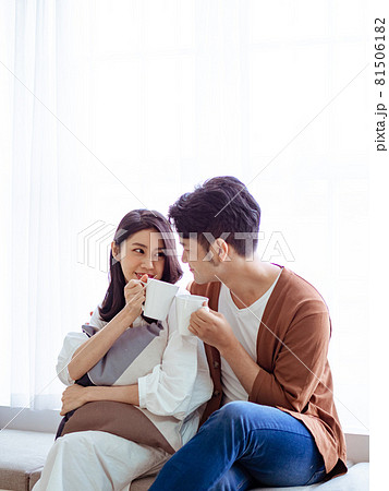 カップル 夫婦 二人 81506182