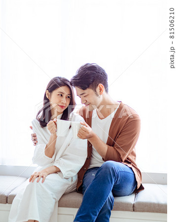 カップル 夫婦 二人 81506210
