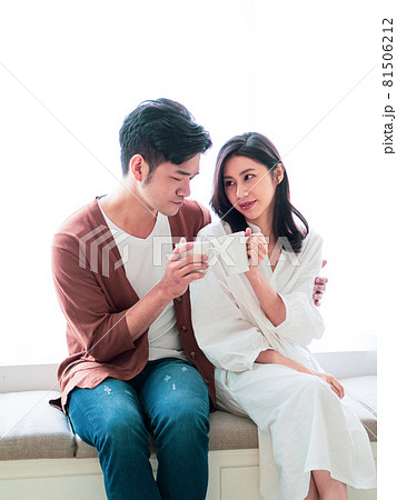 カップル 夫婦 二人 81506212