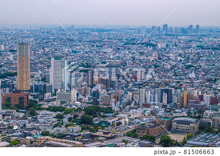 日本の東京都市景観 中目黒駅前の中目黒アトラスタワーや中目黒ゲートタウン、武蔵小杉などを望む 日本の東京都市景観 中目黒駅前の中目黒アトラスタワーや中目黒ゲートタウン、武蔵小杉などを望む 81506663