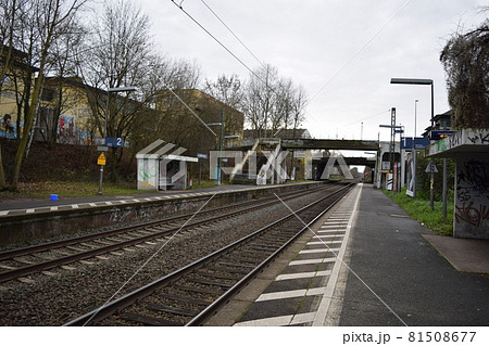 フランクフルト郊外のSバーン無人駅（ドイツ） 81508677
