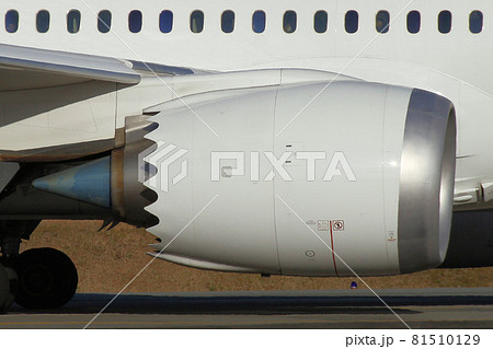 ボーイングB787-8型機のエンジン 81510129