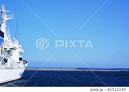 稚内港に繋留されるフェリー 81512240